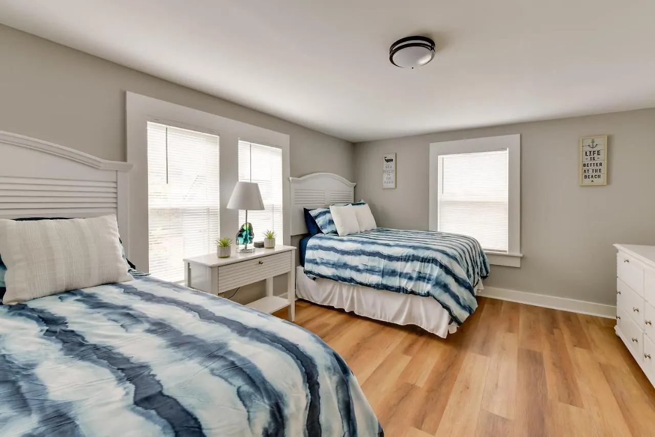 Stunning Charlotte Retreat About 2 Mi To City Center! Holiday home
