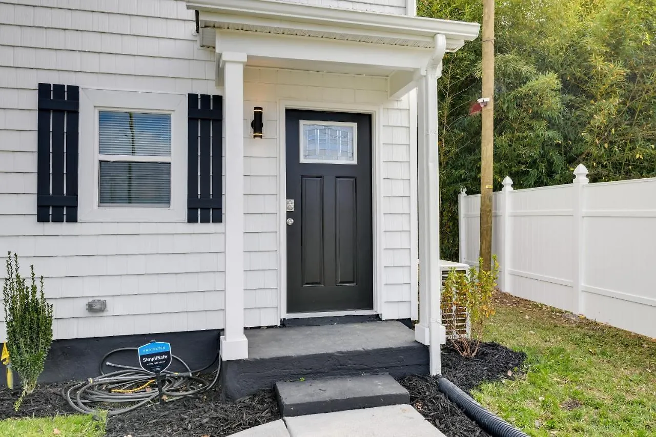 Holiday home Stunning Charlotte Retreat About 2 Mi To City Center!