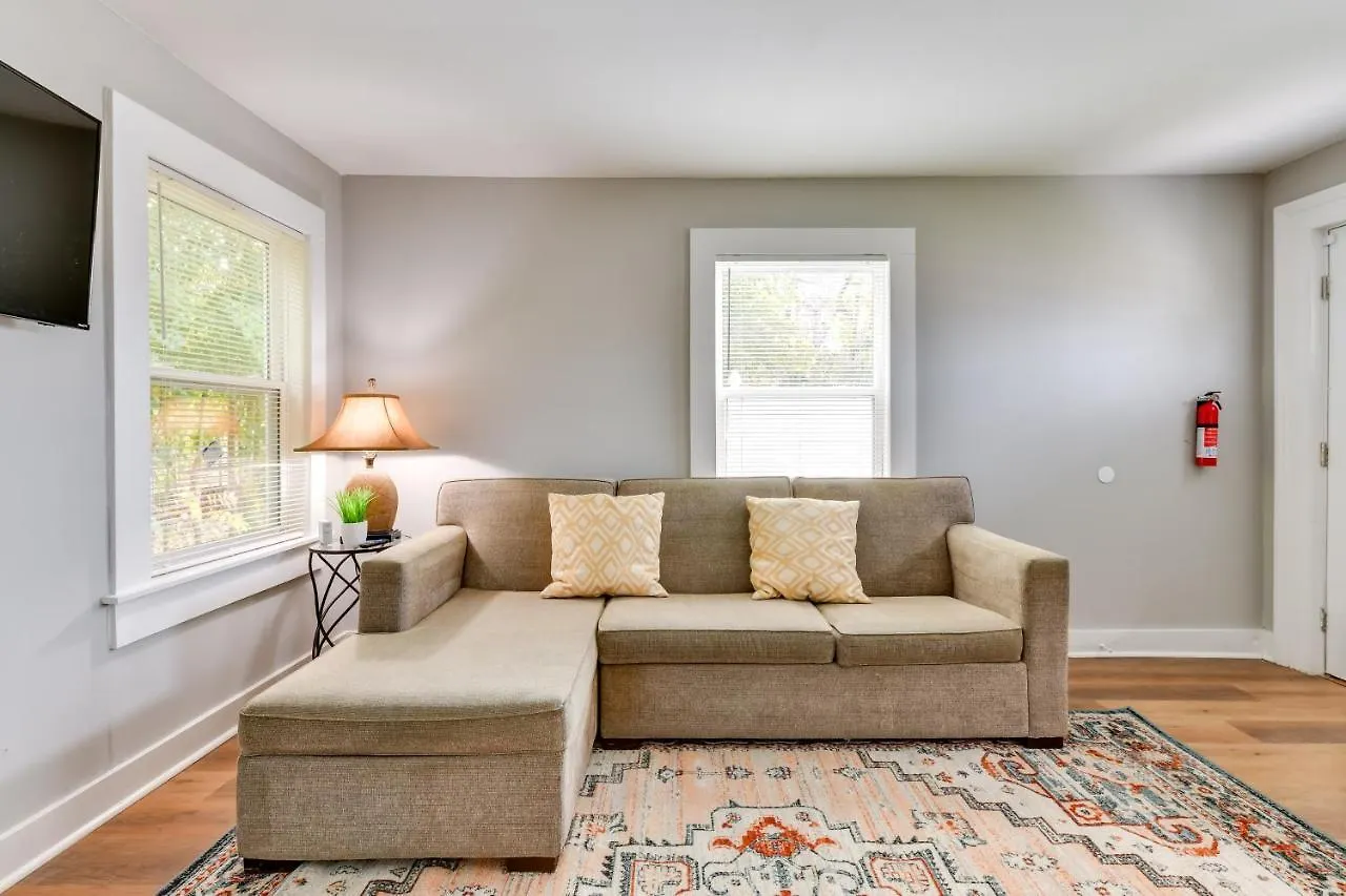 Stunning Charlotte Retreat About 2 Mi To City Center! 0*,