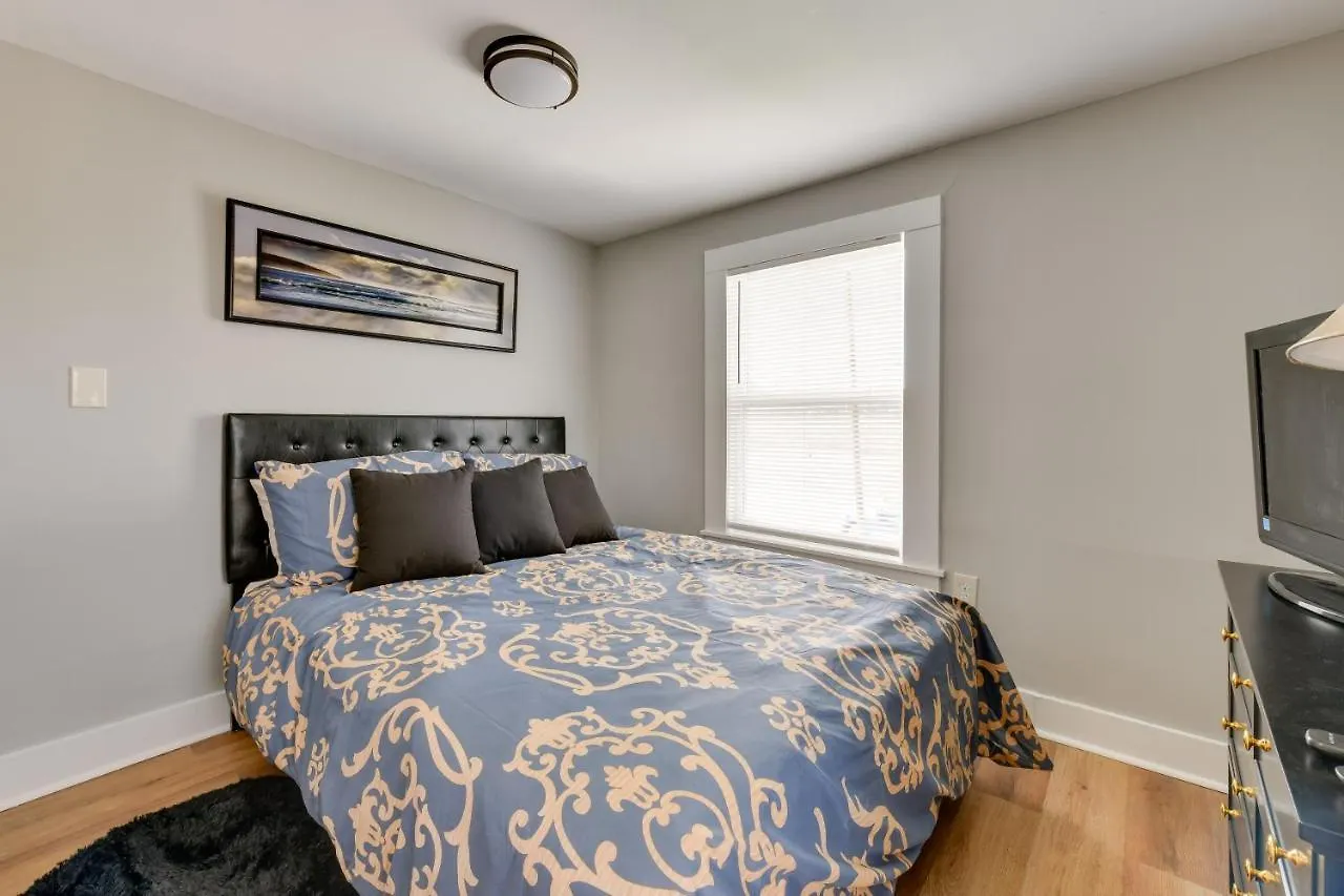 Stunning Charlotte Retreat About 2 Mi To City Center!