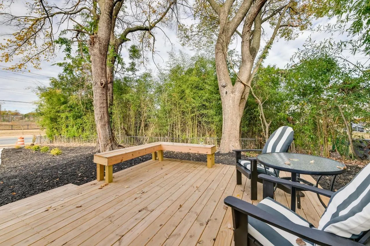 Stunning Charlotte Retreat About 2 Mi To City Center! Holiday home