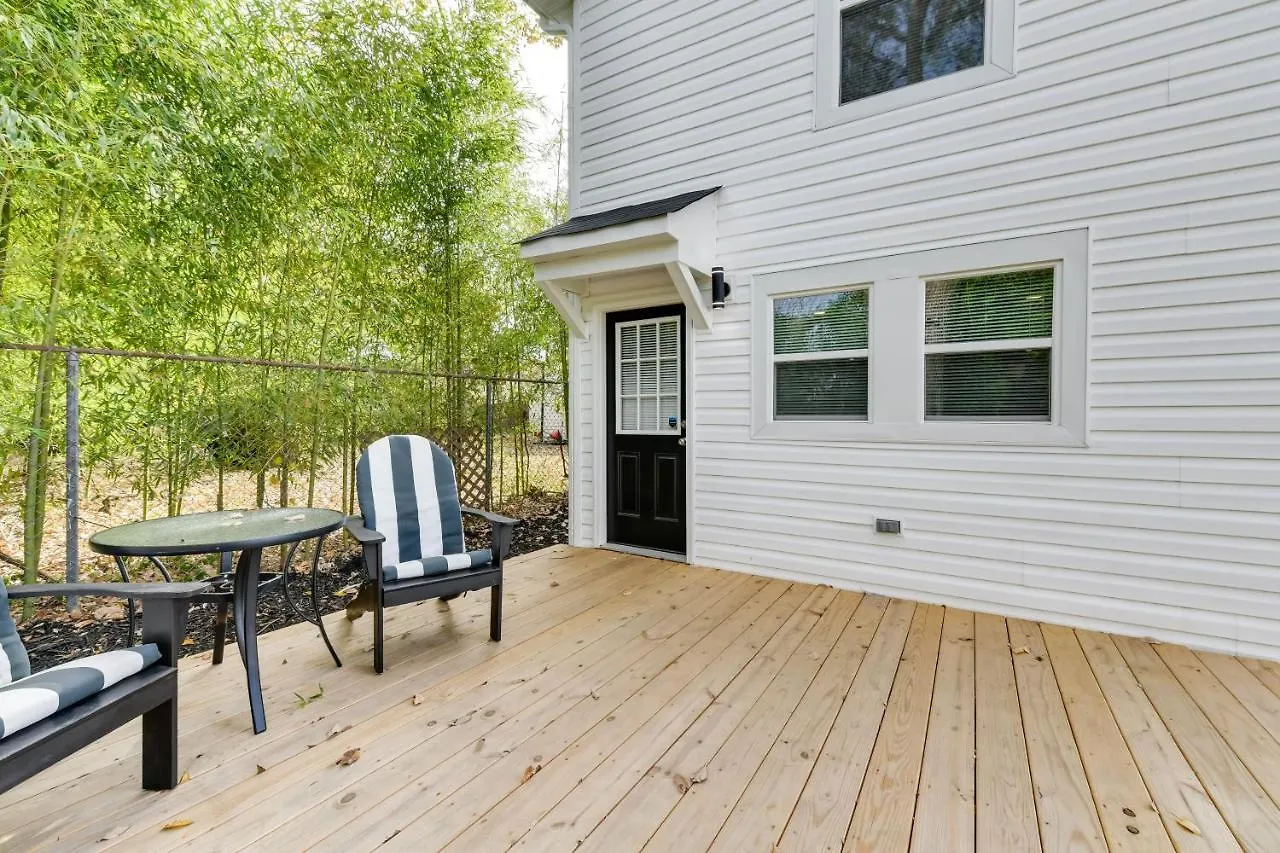 Stunning Charlotte Retreat About 2 Mi To City Center! Holiday home